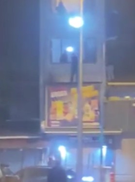 Komşusunu Pencereden Attı!