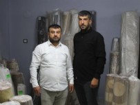  HALI - Yıkayacağı Halıdan Servet Çıktı!