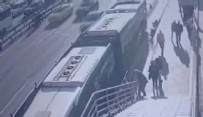 Metrobüs Engelli Vatandaşa Çarptı! Haberi