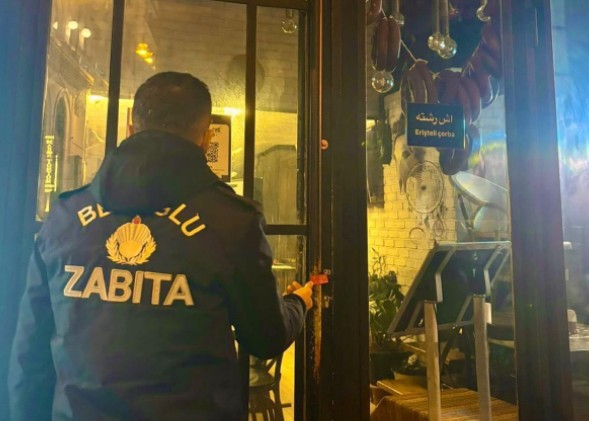 Bahadır Ünlü Çalışanını Dövdü!