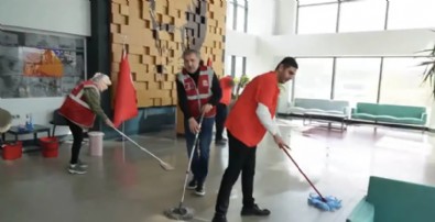 CHP'de Dışkı Temizliği Mesaisi!