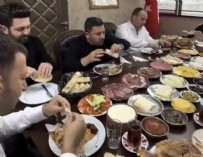 İyi Partili Başkanın Şatafatlı Sofrası! Haberi