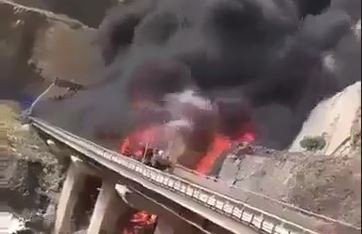 Medine yolunda feci kaza! 42 kişi yanarak can verdi