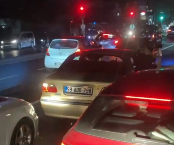 Konvoyda Magandalar Yol Kesti!