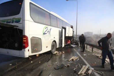Erzurum'da yolcu otobüsü ile tır çarpıştı! Kazada 11 kişi yaralandı