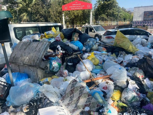 CHP'li İzmir'de çöp sorunu sürüyor! Enfeksiyon kapıda