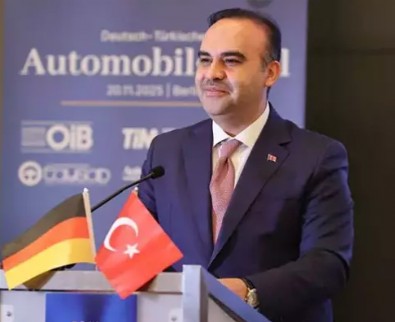 Bakan Kacır Otomotiv Zirvesinde Konuştu!