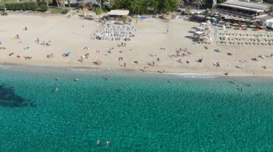 Antalya'da Plaj Sezonu Devam Ediyor!