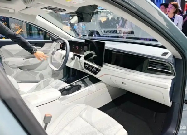 Beklenen Araç Tanıtıldı! Dikkat Çekiyor...