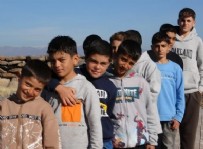  KIŞ - Van'da Çocuklar Kış İle Birlikte Eski Haline Döndü!