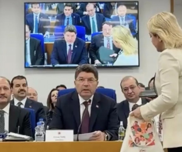 Bakan Tunç CHP Provokasyonunu Bastırdı!