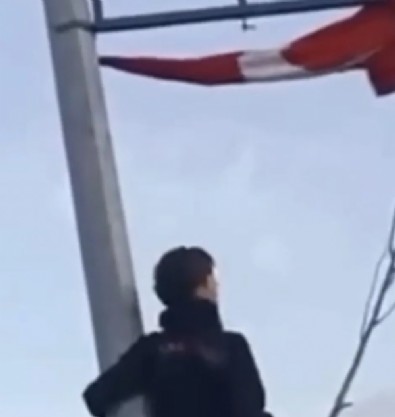 Bursa'da Çocukların Bayrak Hassasiyeti!