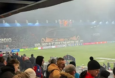 Aşağılık Pankarta Plzen'den Savunma!