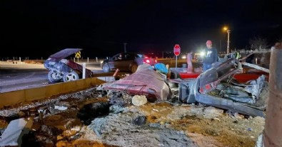 Kahramanmaraş'ta feci kaza! Araç ikiye ayrıldı!