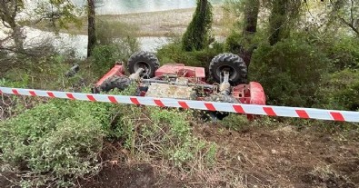 Antalya'da korkutan kaza! İş makinesi şarampole yuvarlandı