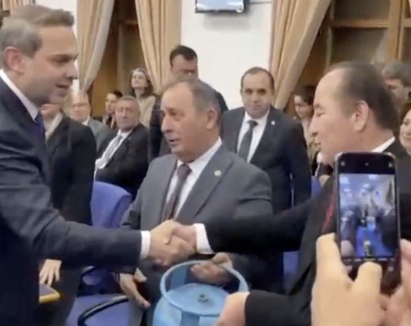 CHP'li vekilin 'Tüp boş' şovu elinde patladı! Bakan Bayraktar'ın cevabı gündem oldu