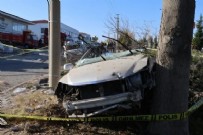  ARABA KAZASI - 15 Yaşındaki Çocuk Arabayı Ölüme Sürdü!