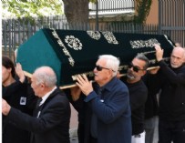 Ünlü Oyuncudan Babasına Son Görev!