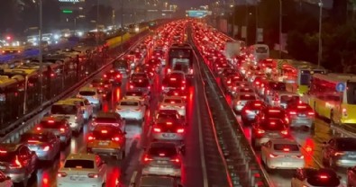 İstanbul'da derbi trafiği! Yoğunluk yüzde 85'e dayandı...