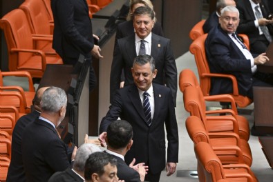 AK Parti’den Özgür Özel’e zor sorular! 73 bin TL maaşla bunlar nasıl alınıyor?