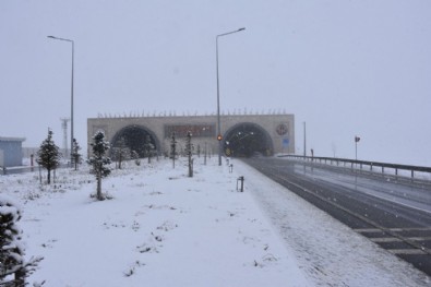 Sivas'ta kar yağışı etkisini artırdı