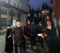 Güllü'nün Oğlu Camı Kırıp Eve Girmiş!