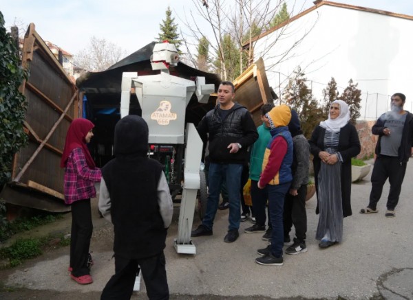 Hurda Malzemelerden Robot Yaptı!
