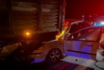  ÇORUM - Çorum'da Tıra Çarpan Araç Hurda Oldu!