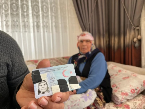 Ablasından 19 yaş büyük! Hikayesini duyan inanamıyor