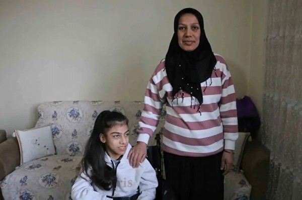 Çağrıya kayıtsız kalmadı! Devlet Bahçeli'den engelli kıza sürpriz hediye