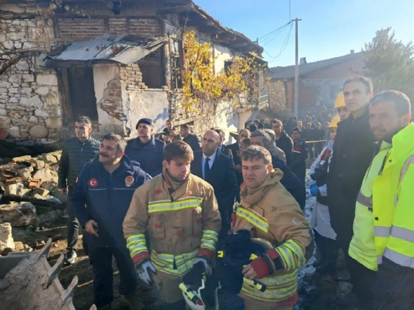 Yangın evleri küle çevirdi! Ölü ve yaralılar var