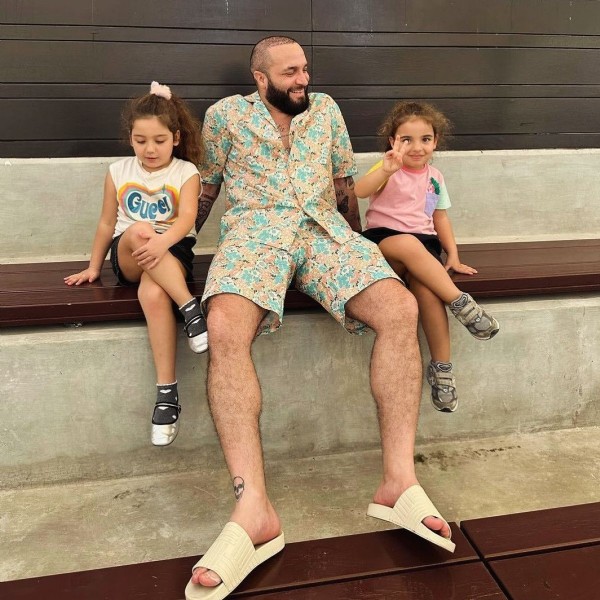 3 aydır lüks otelde yaşıyor