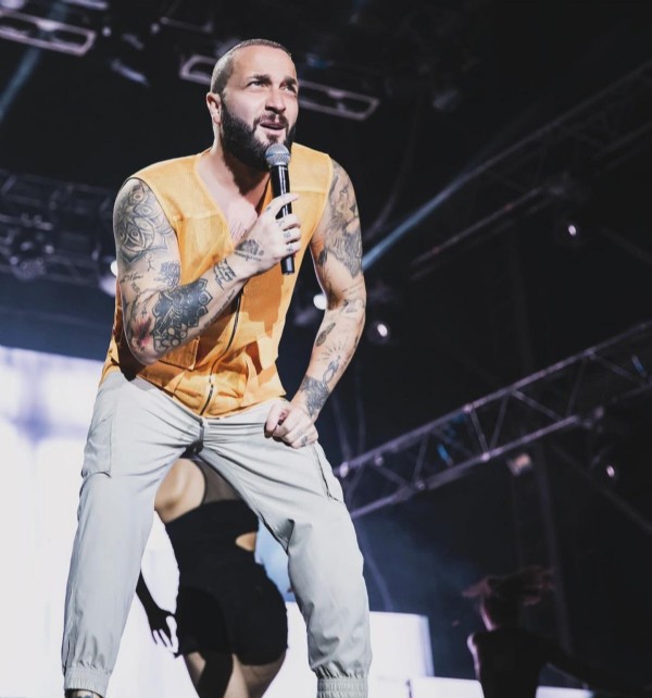 3 aydır lüks otelde yaşıyor