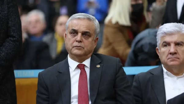 CHP'de peş peşe istifa depremi! 100'den fazla kişi...