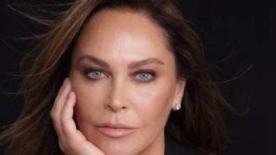 Hülya Avşar yeni rolü için başörtüsü taktı!