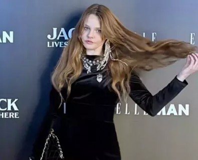 Naz Elmas Davete Damga Vurdu!