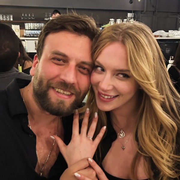 Sevgilisinden evlilik teklifi aldı