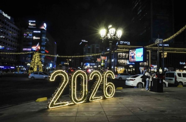 Ankara susuz yollar kilit! CHP'li belediye yılbaşı süsüyle meşgul