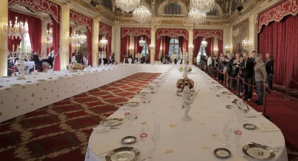 Paris'te Bu Kez Elysee Sarayı Soyuldu!