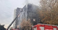 Kadıköy'de korkutan yangın! 5 katlı binada çıkan yangın söndürüldü