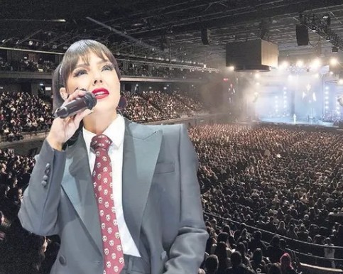 Sahnede Duygusal Anlar Yaşandı!