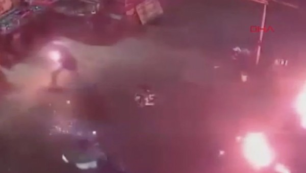 Kendini Alevler İçinde Bıraktı!