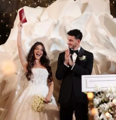 Ünlü Futbolcu Evlendi!