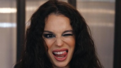 Kafasına kapı düştü