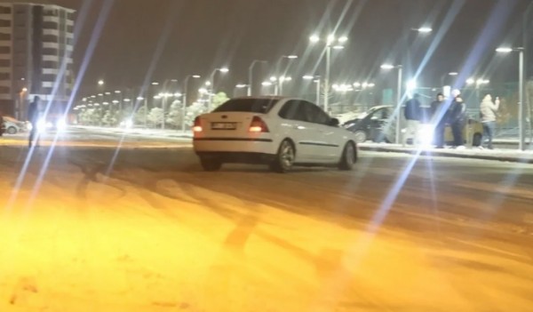 Karlı Yolda Tehlikeli Hareketler!