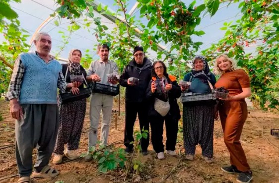 Karadut Yüzleri Güldürdü!