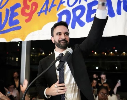 İlk Müslüman Belediye Başkanı Göreve Başlıyor!