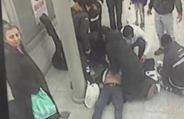 Tren Beklerken Kalbi Durdu!