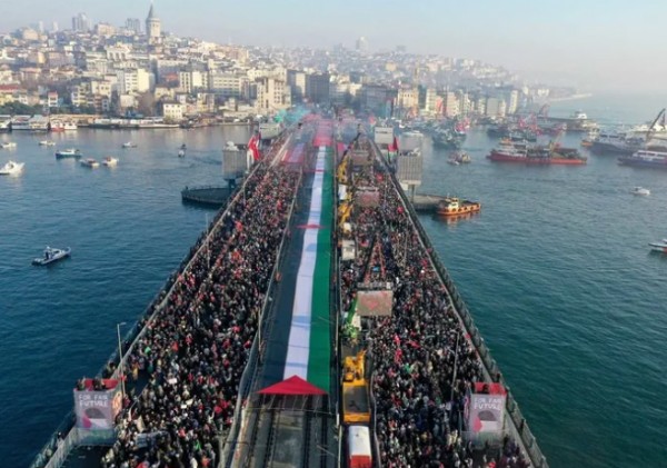 Filistin İçin Galata'ya!