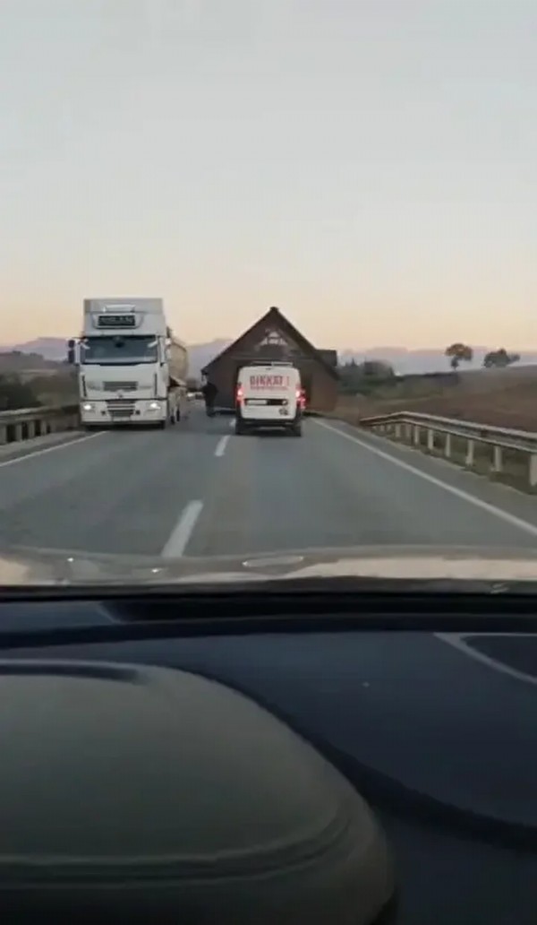 'Pes' dedirten görüntü! Sürücüler isyan etti